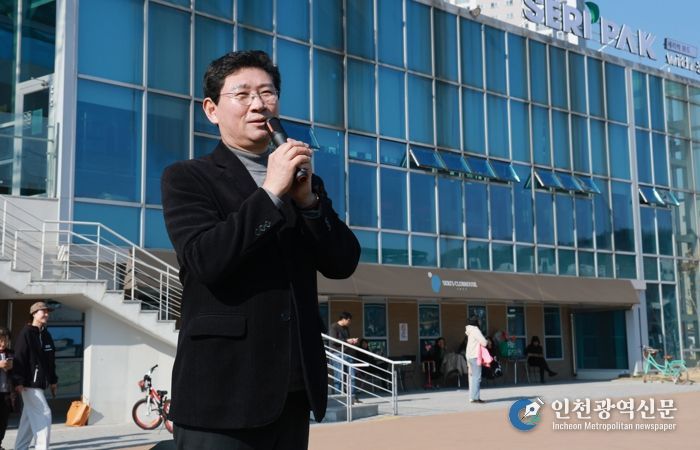 이상일 용인특례시장이 21일 SERI PAK with 용인 'ON THE SAME TRACK' 기부런 행사에 참석해 축사하고 있다