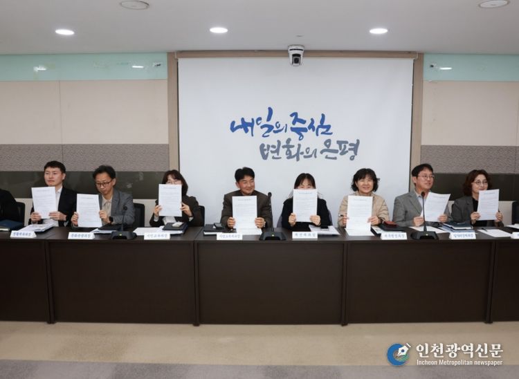 간부 모시는 날 근절 서약서 작성하는 은평구 간부 공무원들 모습