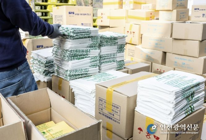 수원시 자원순환센터에 보관 중인 종량제봉투.