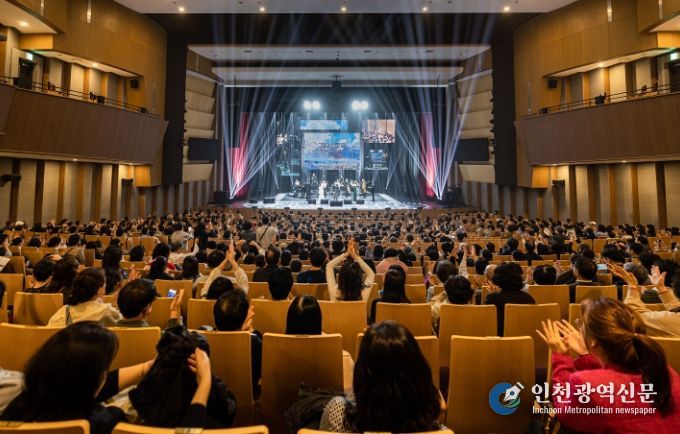 28일 용인포은아트홀에서 이상일 시장은 '그림과 스토리가 있는 음악회' 해설자로 참여했다