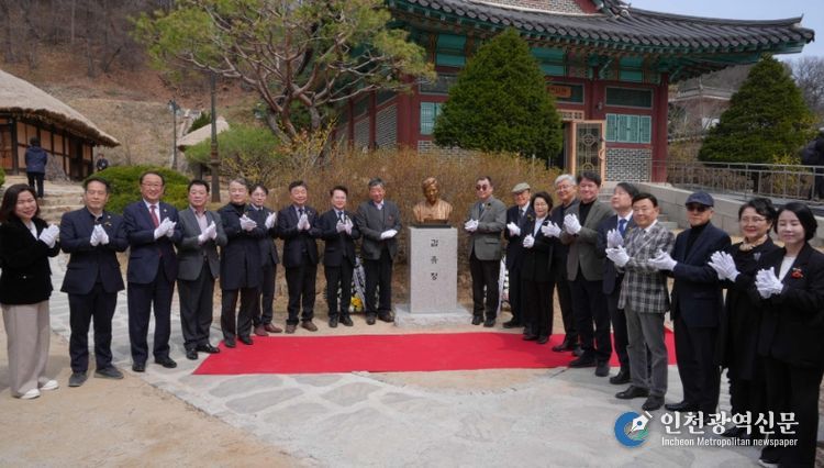 김유정문학촌서 추모제 및 흉상 제막식