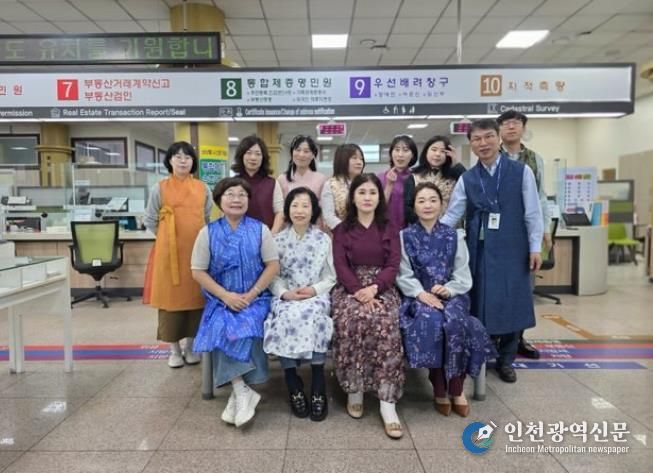 남원시 민원실, 한복 입고 ‘제96회 춘향제’홍보 앞장