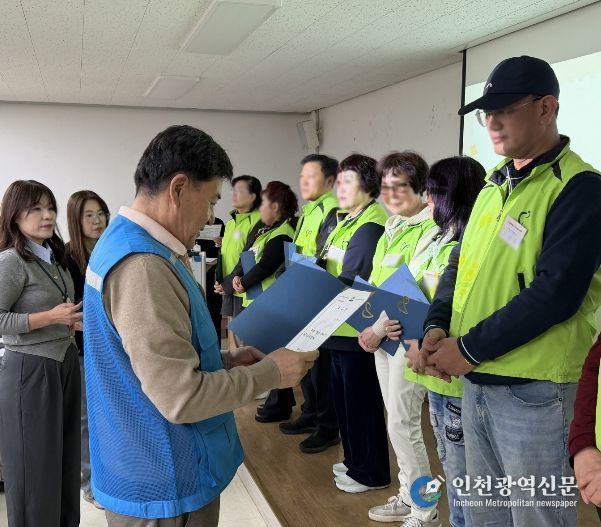 ‘동 자원봉사 거점 활동가 위촉식 및 보수교육’