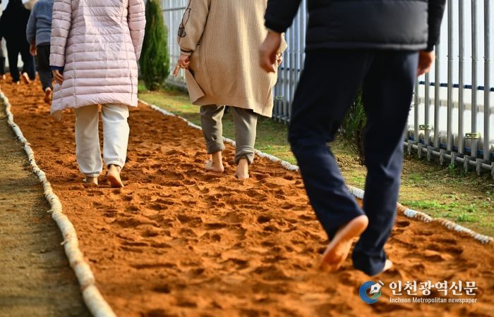 속초시 꽃묘장 맨발 황톳길, 겨울철 운영 성료