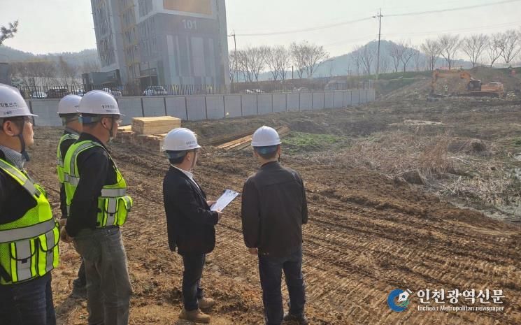 나주시가 해빙기를 맞아 관내 주요 건설사업장을 대상으로 현장 점검을 실시했다.