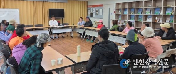 밀양시정신건강복지센터 프로그램실에서 주간 재활프로그램이 진행되고 있다.