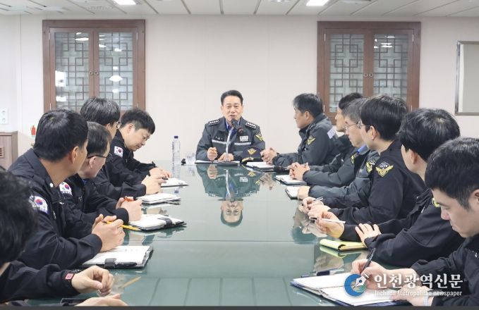 현장부서 지휘관들에게 공직기강 확립을 강조하고 있는백종수 서특단장